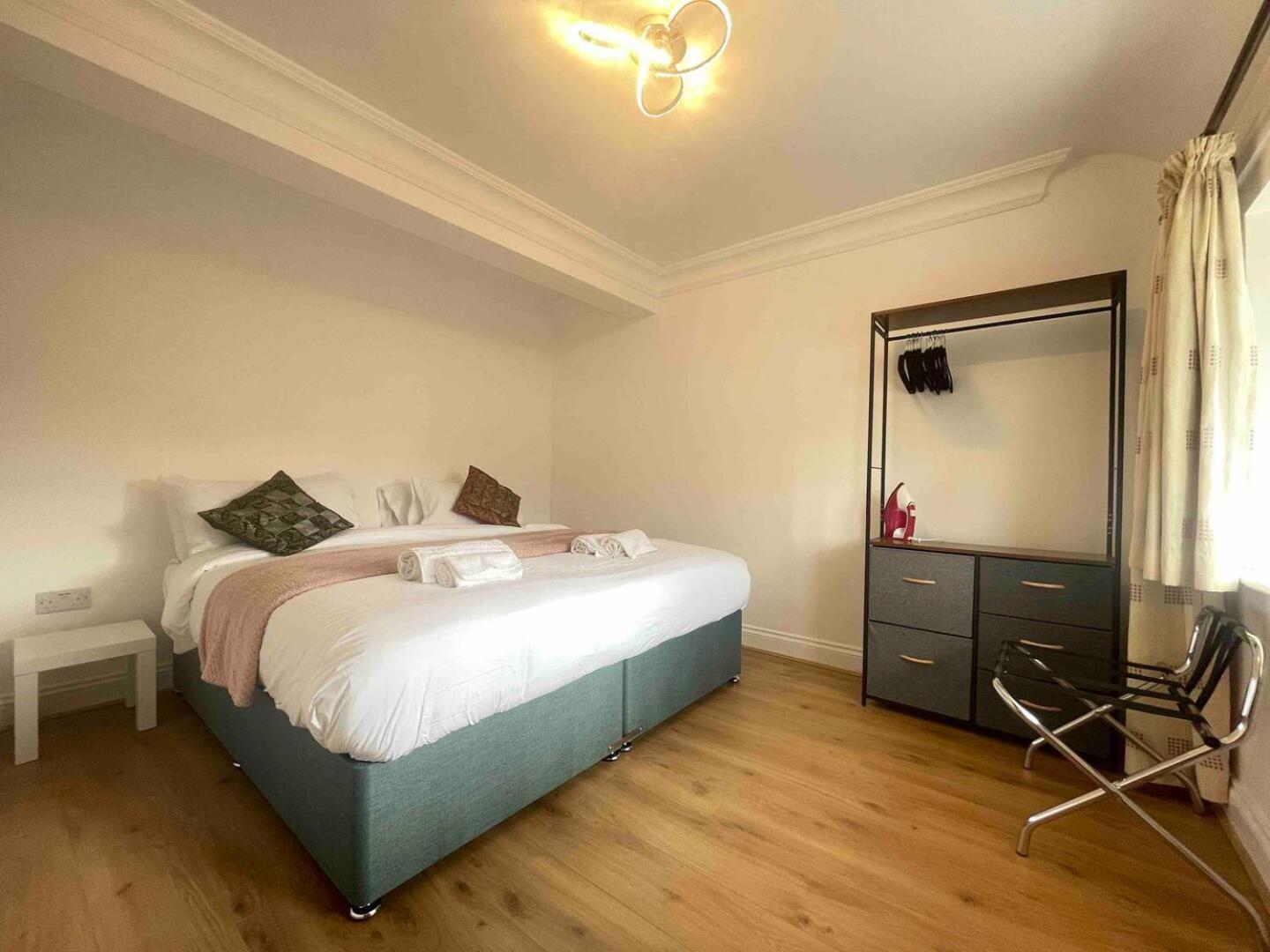 Private 2 Bed Guest House - Van Parking, M25 & A1 Connections Potters Bar Luaran gambar